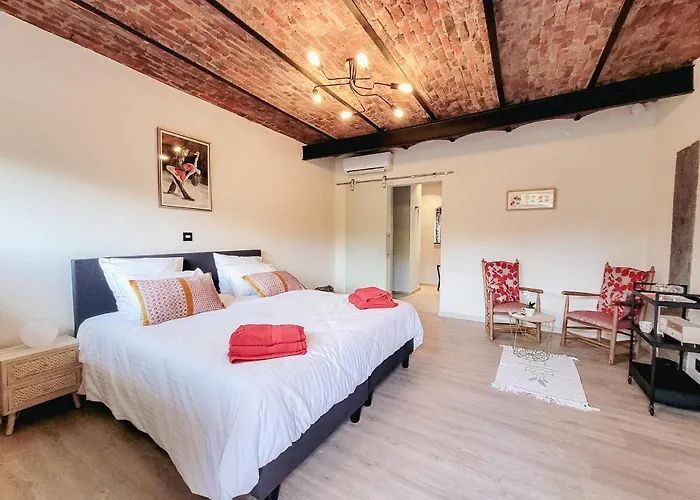 לינה וארוחת בוקר Au Bout De Mes Reves 4*